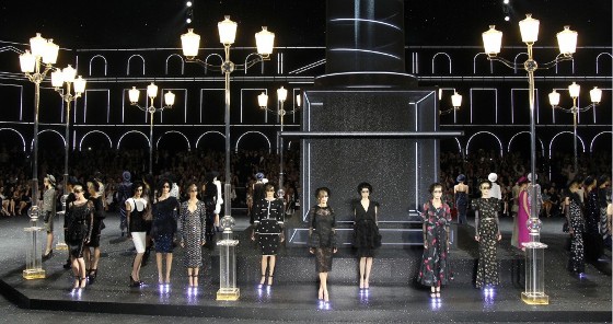 126555-chanel-haute-couture-fall-winter-2011-2012-fashion-show